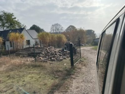 Pocięte drewno opałowe na posesji - DUK Kaszuby